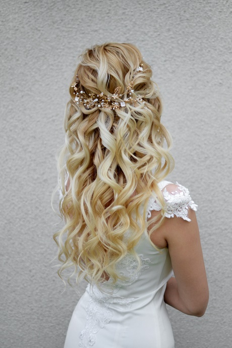 fryzury-2021-na-wesele-dlugie-wlosy-18_5 Fryzury 2021 na wesele długie włosy