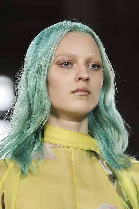 modne-kolory-wlosow-na-wiosne-2021-22_14 Modne kolory włosów na wiosnę 2021