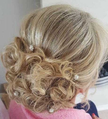 fryzury-na-wesele-2019-srednie-wlosy-38_9 Fryzury na wesele 2019 średnie włosy