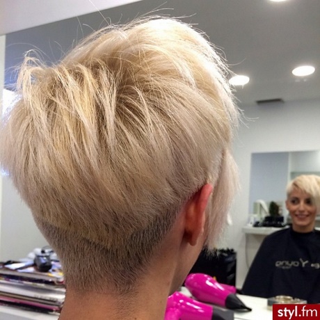 modne-krtkie-fryzury-blond-38_5 Modne krótkie fryzury blond