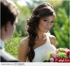 fryzura-weselna-dugie-wosy-25_8 Fryzura weselna długie włosy