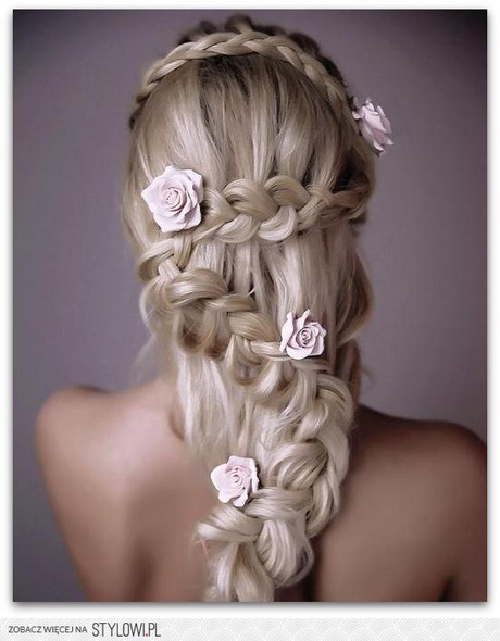 fryzura-z-kwiatem-we-wosach-89 Fryzura z kwiatem we włosach