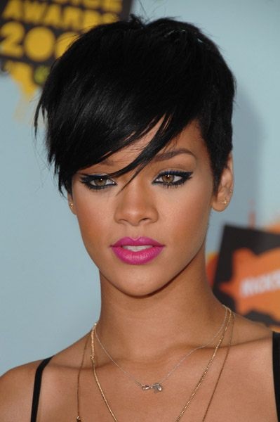 rihanna-fryzura-35_18 Rihanna fryzura