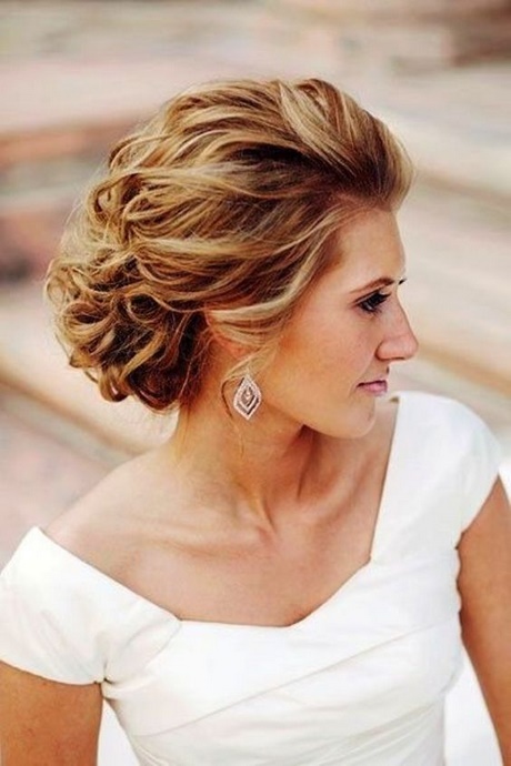 fryzura-wesele-rednie-wosy-79_13 Fryzura wesele średnie włosy