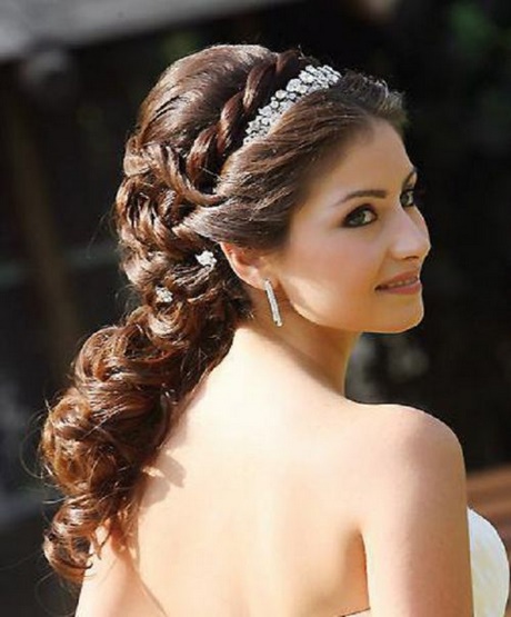 fryzura-wesele-rednie-wosy-79_5 Fryzura wesele średnie włosy