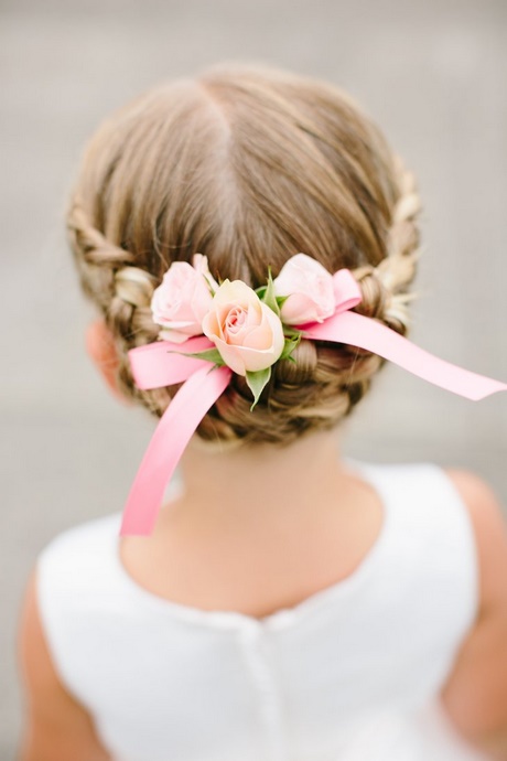 fryzury-dla-dziewczynki-na-wesele-29 Fryzury dla dziewczynki na wesele