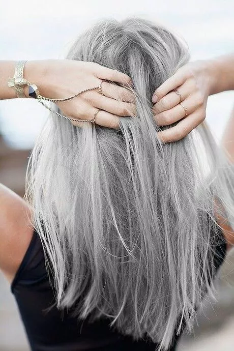 modne-siwe-wlosy-32_5-15 Modne siwe włosy