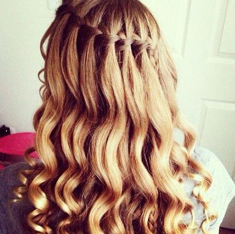 fryzury-dla-dziewczynek-z-kreconymi-wlosami-66_17 Fryzury dla dziewczynek z kręconymi włosami