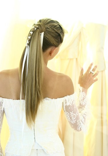 fryzury-na-prostych-wosach-na-wesele-04 Fryzury na prostych włosach na wesele