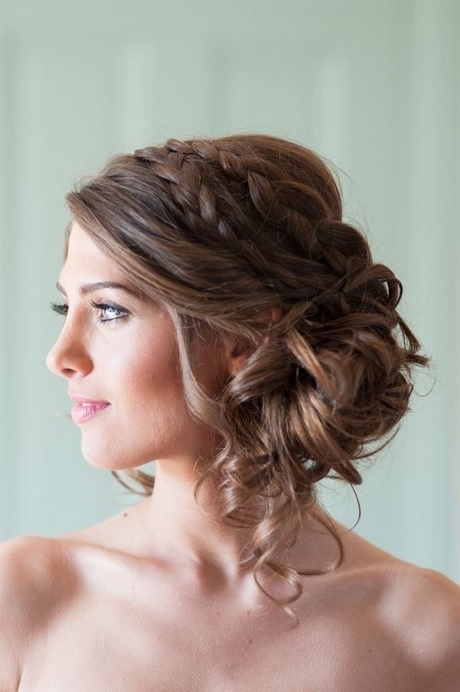 fryzury-wesele-wosy-rednie-41_10 Fryzury wesele włosy średnie