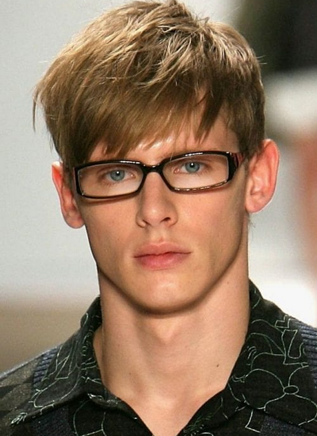 krotkie-fryzury-dla-pan-w-okularach-78 Krótkie fryzury dla pań w okularach