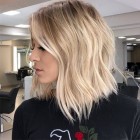 Krótkie blond włosy 2019