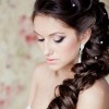Fryzury na wesele długie włosy z grzywką